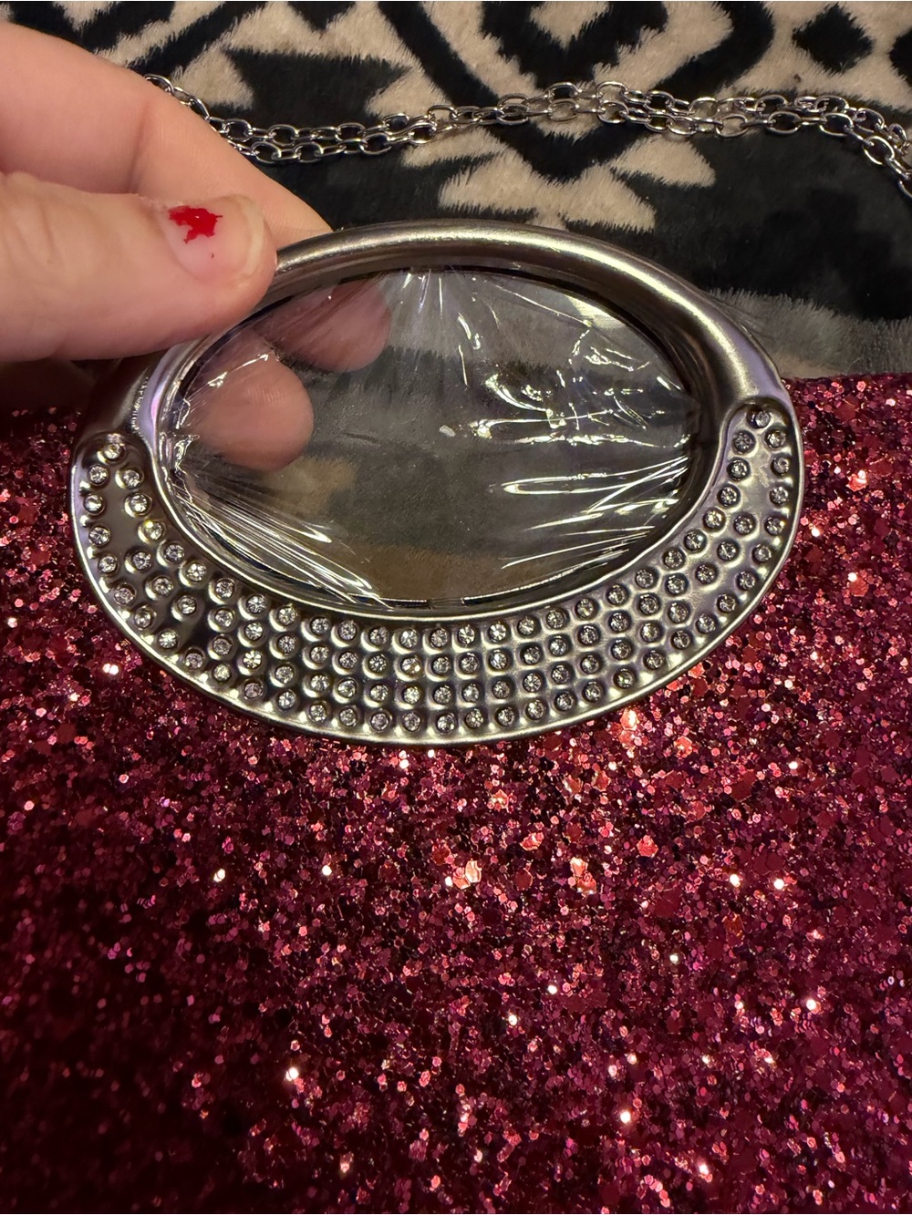 NWT Sparkling Fuchsia/Burgundy Glitter Clutch with Silver Crossbody Chain - Picture 4 of 14
